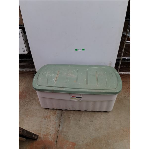 *Large Rubbermaid Roughneck Plastic Storage Tote with Lid 42.2" x 21" x 16.6" , Cannot Ship
