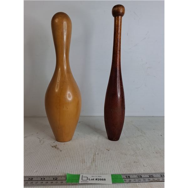 Wooden Vintage Bowling Pin &  Bat (16 )
