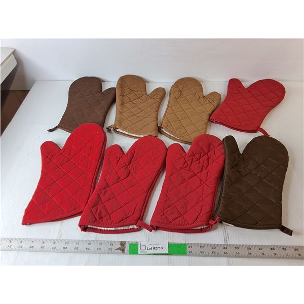 (8) Oven Mitts