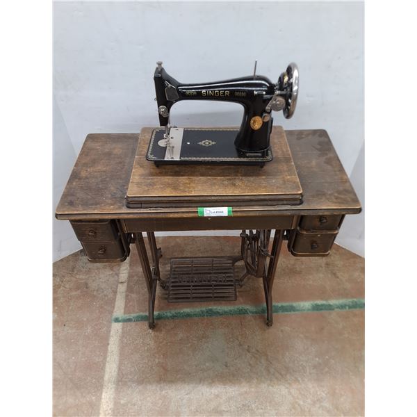 * Vintage Singer Sewing Machine & Table - 16x34x40" - Pickup Only