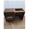 Image 3 : * Vintage "New Williams" Sewing Machine in Table - 22x19.5x29" - Pickup Only