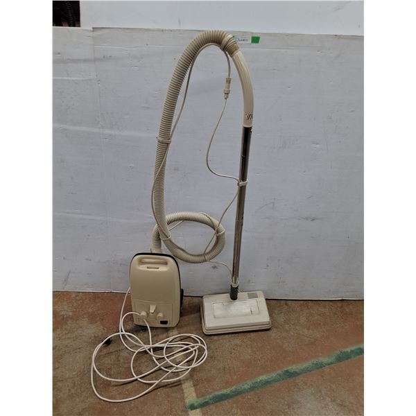 *Kenmore Canister Vacuum- Powers On, Cannot Ship