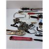 Image 4 : Lot: Tools, Fall Protection Clasp, Pilers, Chain, Misc