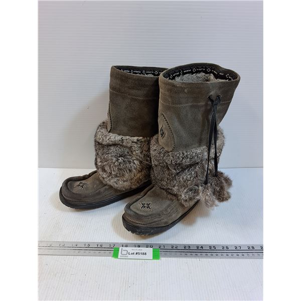 Manitobah Mukluks - Ladies Size 6