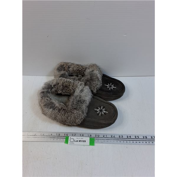 Urban Trail Moccasin Shoes - Ladies Size 9