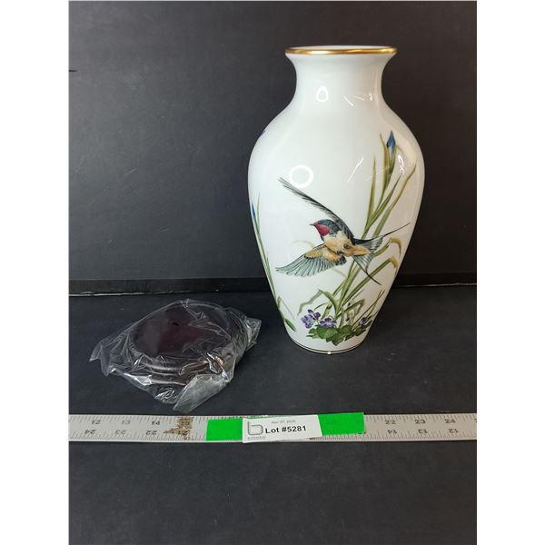 'The Meadowland Bird' Porcelain Vase 12" with Wooden Stand