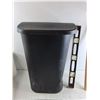 Image 2 : Large Garbage Bin 23" x 16" x 9", Carpenters Level, Long Shoe Horn , Cannot Ship