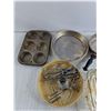 Image 2 : Mixer Beaters Attachments, Cupcake Trays, Small Frying Pan, Glass Baking Pans, Loaf Pans