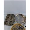 Image 3 : Mixer Beaters Attachments, Cupcake Trays, Small Frying Pan, Glass Baking Pans, Loaf Pans