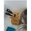 Image 6 : Wooden Knife Holder, Water Pitcher, Ice Trays, Plastic Cup, Cake Pans