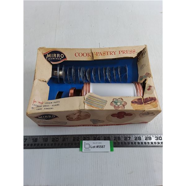 Vintage Mirro Aluminum Baker's Tool Kit