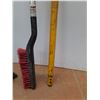 Image 4 : *(2) Vehicle Snow Brushes/ Ice Scrapers Up To 3ft, Handle to Floor Jack- Cannot Ship