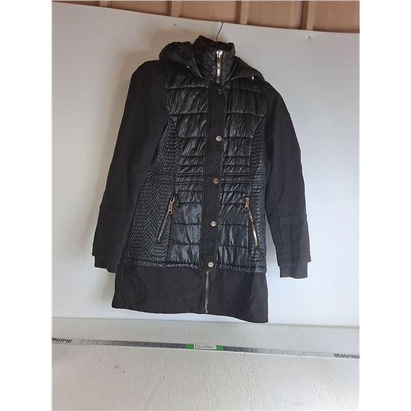 Womans GUESS Jacket Size Medium - Cannot Authenticate