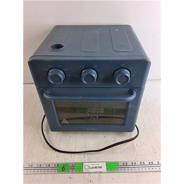 Electric Toaster Oven - Powers On, As Is 11" x 10" x 12"