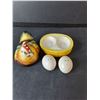 Image 2 : Ceramic Nesting Hen with Egg Salt & Pepper Shakers