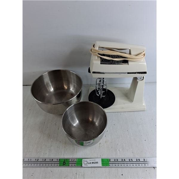 Vintage General Electric Mixer - Powers On, As Is