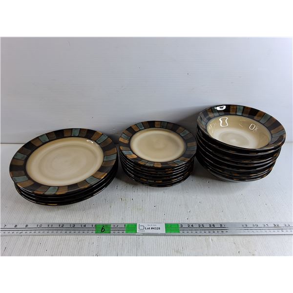 Pfaltzgraff - Cayman-  Ceramic Dining Plates (4), Small Plates (8) & Bowls (8) - Nice Condition