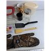 Image 6 : Wine Opener, Planter, Spatulas, Camo Oven Mitts, Storage Jar, Wine Glass Markers, Misc