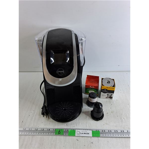Keurig 2.0 Coffee Machine, Coffee Filters, Accessories,  Powers On - Clean