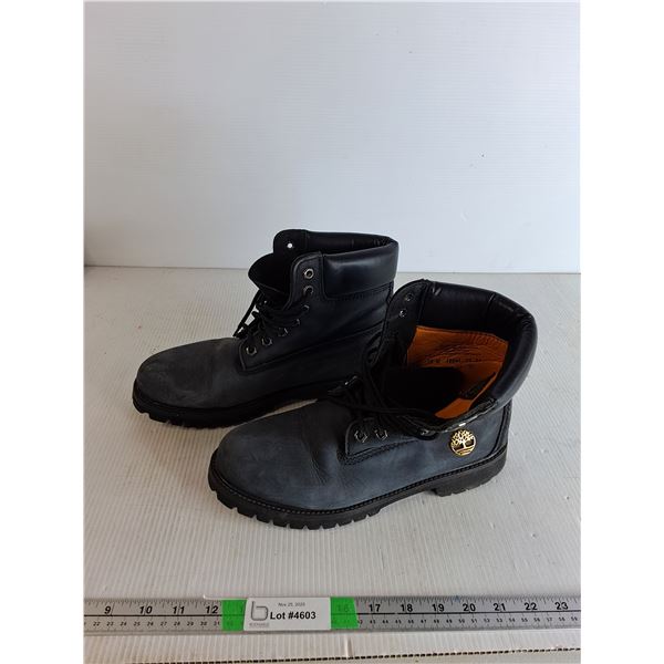 Mens Boots- Size 10