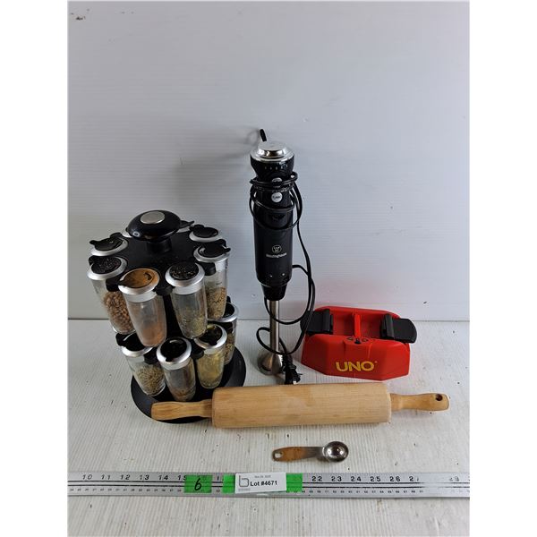 Westinghouse Blender - Powers On, As Is, Spice Rack & Spice Shakers, Dough Roller, Measuring Spoon