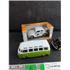 Image 2 : Die Cast 1959 & 1967 Volkswagen Beetle & Volkswagen Samba Van