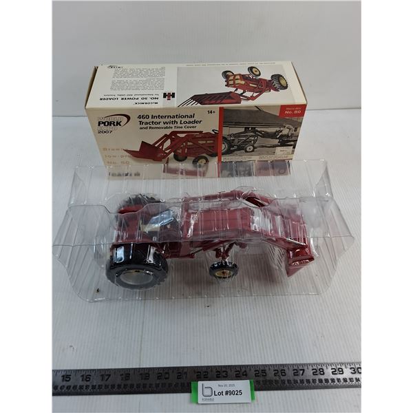Case IH In Box "World Pork Expo 2007"  1:16 Scale 460 International Tractor w/Loader