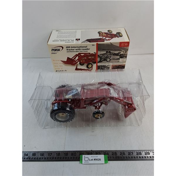 Case IH In Box "World Pork Expo 2007"  1:16 Scale 460 International Tractor w/Loader