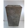 Image 5 : * Galvanized Metal Lockable Chest - 30x16x12" - Pickup Only