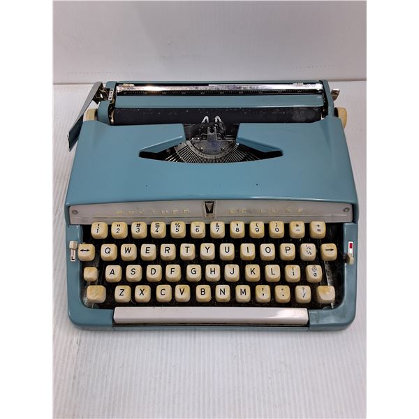 Vintage 1960's Brother De Luxe Portable Typewriter with Case