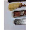 Image 3 : Vintage Shaving Set: Leather Strop, Brush and Razor Case Set