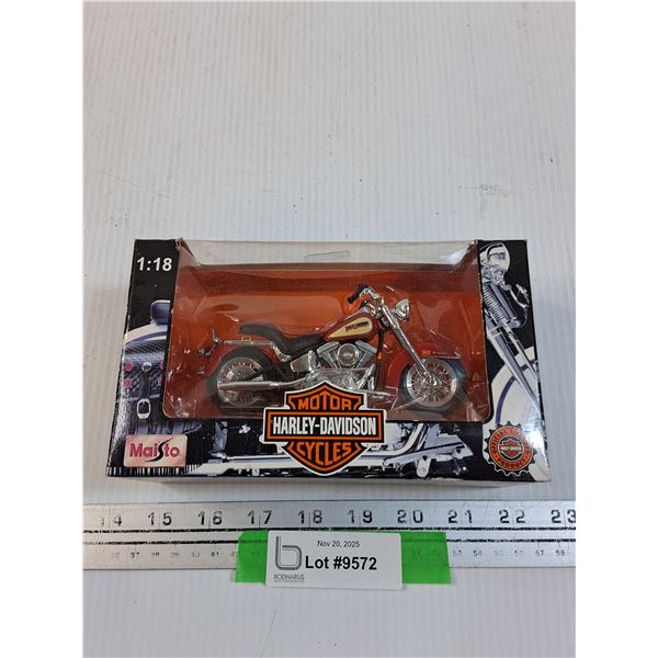 Harley Davidson Die Cast & Plastic Model 1986 Soft Tail Motorcycle in Box