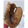 Image 2 : Vintage 1950's Leather Trapper-Style Baseball Glove
