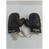 Image 2 : Vintage Pair of P.T.C. 130 6-oz. Boxing Gloves