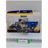 Image 1 : New Holland Die Cast Tractor & Grain Cart Set in Box - 1:64 Model Scale