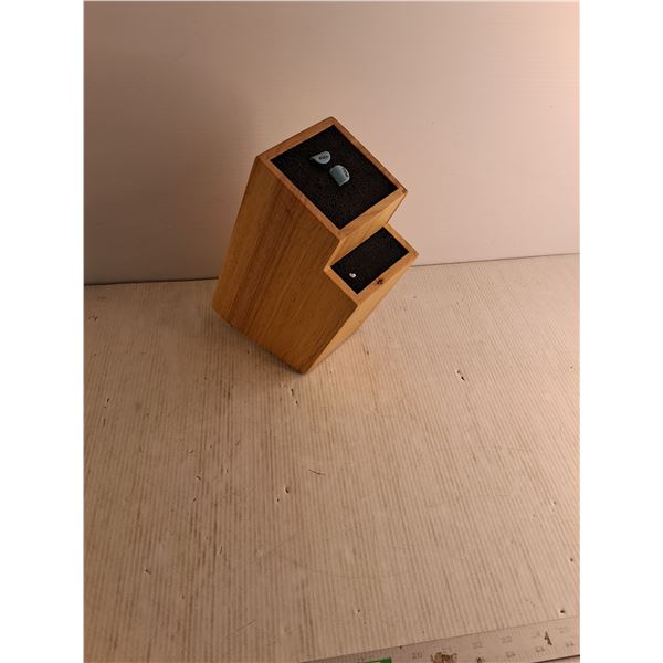 Kapoor-Universal Hold-All-Your-Knifes-And-Utensils Block