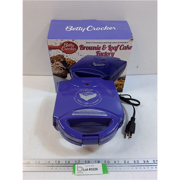 Betty Crocker Brownie & Loaf Cake Maker - Powers On