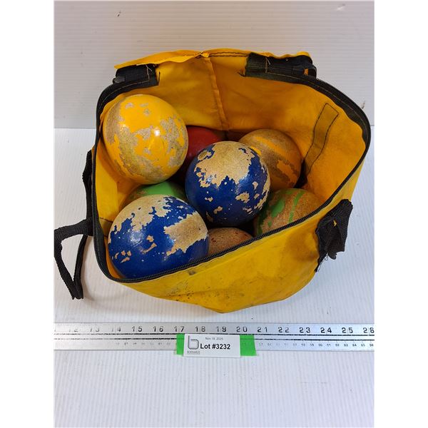 Lawn Bowling/Bocce Ball Set in Carrying Case