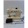 Image 1 : Singer Sewing Machine - Powers On - Model 4525 C - HEAVY< CANNOT SHIP