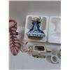 Image 4 : Lot: Snow Globes, Angels Figurines, High Heel Candle Holder