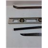 Image 4 : Level, (2) Pry Bars, Knife - Preferred Pick-Up