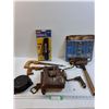 Image 1 : Lot: (2) Saws, Tool Belt, Pull Start, Hammer, Misc