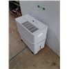 Image 5 : *Vissani Dehumidifier - Powers On, As Is 19" x 10" x 20", Cannot Ship