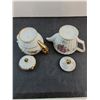 Image 2 : (2) Vintage Japanese Porcelain Teapots