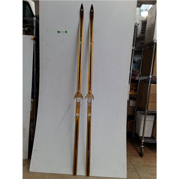 *7ft Wooden Bonna Model 1700 Skis (Cannot Ship)