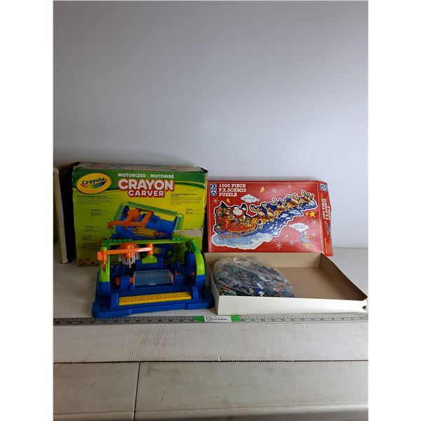 Crayon Carver, 1000 Pc Christmas Puzzle