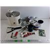 Image 1 : Juice Extractor - Powers On, As Is, Wine & Glass Bottle Openers, Ceramic Mugs, Olive Picks, Misc