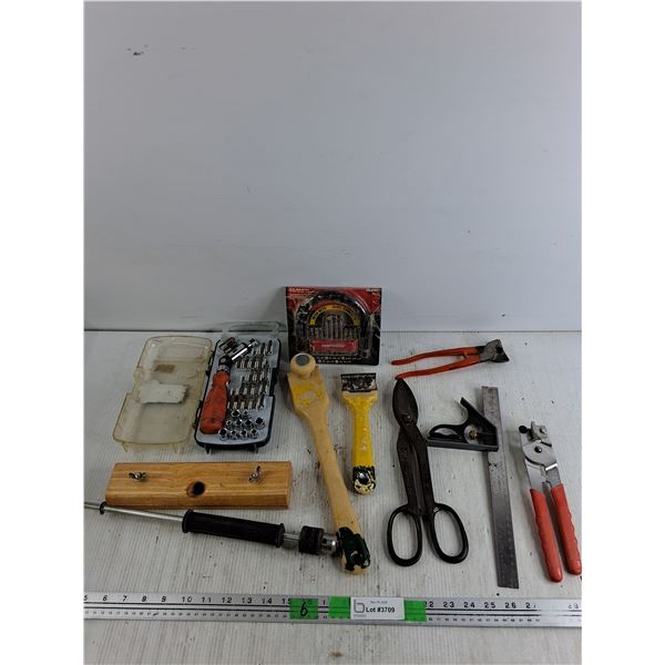 Ratchet Set, Scraper, Tin Shears, Carpenters Square, Flex Extension Set, Nail Puller, Misc
