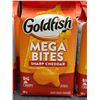 Image 2 : Goldfish Mega Bites Sharp Cheddar Baked Snack Crackers, 167g, Set of 6