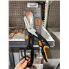 Image 2 : Fiskars Pro Tin And Vinyl Snips With PowerArc Technology